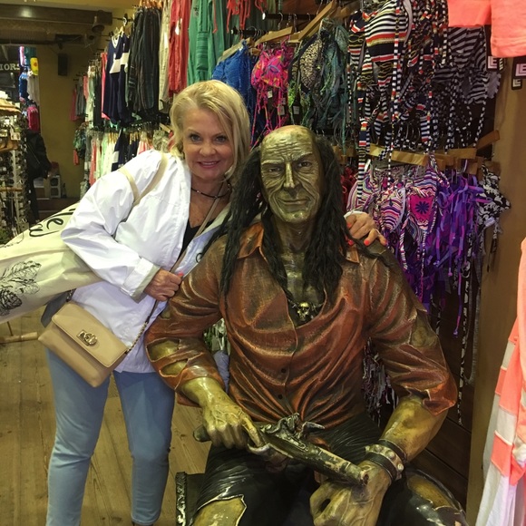 Meet your Posher, Becki - Picture 5 of 8